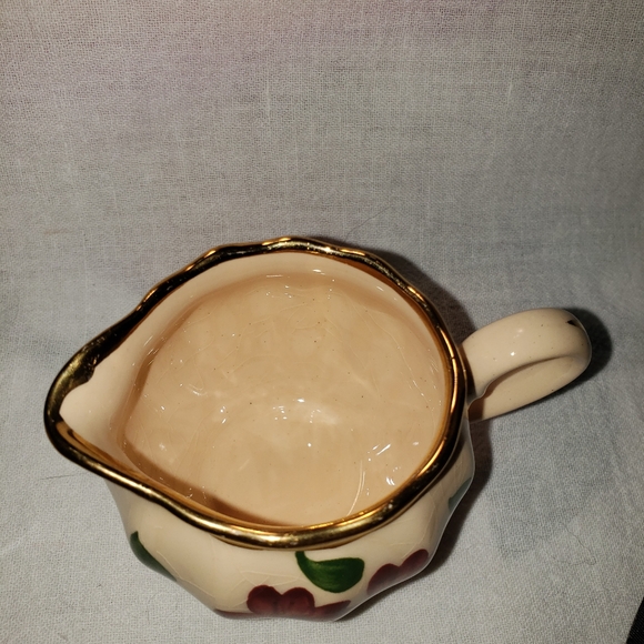 Beautiful Vintage Wade Hand Painted Creamer and Sugar Bowl with Floral Pattern - Picture 3 of 10